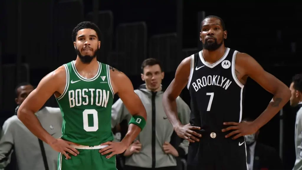 Jayson Tatum (Boston Celtics) et Kevin Durant (Brooklyn Nets)