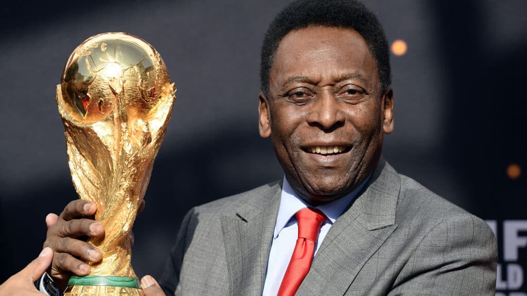 Pelé, le seul footballeur à avoir remporté trois fois la Coupe du monde.
